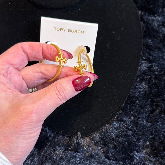 Tory Burch Jewelry - Tory Burch Eleanor Hoop Earrings - matte GOLD